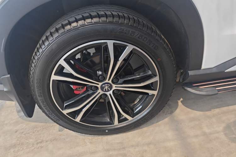 Used BYD Song PLUS 2020 1.5T Automatic Prestige Version Right Rear Wheel Hub