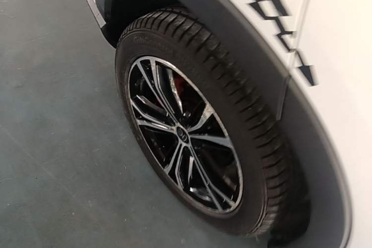 Used BYD Song PLUS 2020 1.5T Automatic Prestige Version Right Rear Wheel Hub