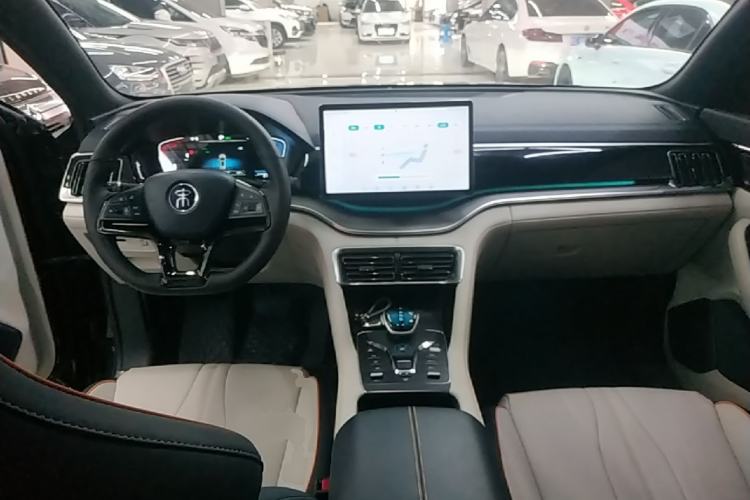 Used BYD Song PLUS New Energy 2021 DM-i 110KM Flagship Model Center Console