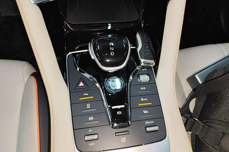 Used BYD Song PLUS New Energy 2021 DM-i 110KM Flagship Model Gear Lever