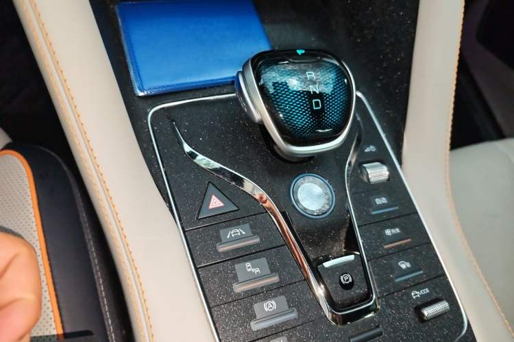 Used BYD Song PLUS New Energy 2021 DM-i 110KM Flagship PLUS 5G Edition Gear Lever