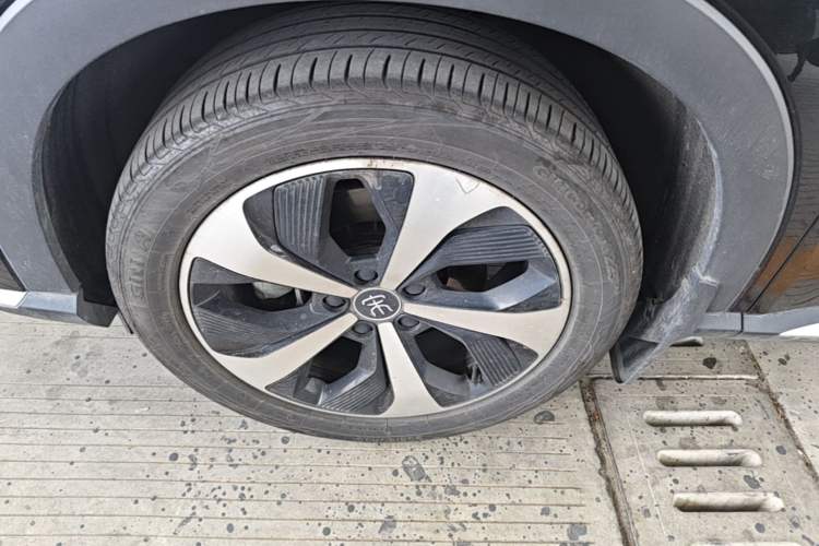 Used BYD Song PLUS New Energy 2021 DM-i 110KM Flagship Model Left Front Wheel Hub