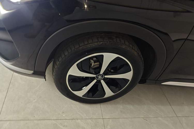 Used BYD Song PLUS New Energy 2021 DM-i 110KM Flagship PLUS Left Front Wheel Hub