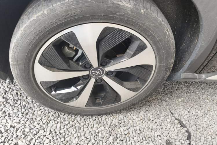Used BYD Song PLUS New Energy 2021 DM-i 110KM Flagship Model Left Front Wheel Hub