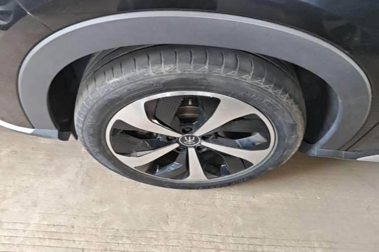 Used BYD Song PLUS New Energy 2021 DM-i 110KM Flagship Model Left Front Wheel Hub