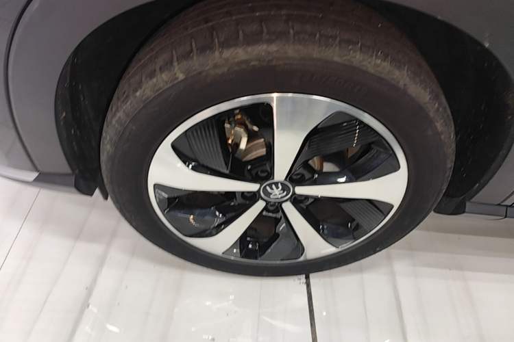 Used BYD Song PLUS New Energy 2021 DM-i 110KM Flagship Model Left Front Wheel Hub