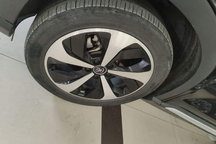 Used BYD Song PLUS New Energy 2021 DM-i 110KM Flagship PLUS Left Front Wheel Hub