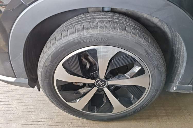 Used BYD Song PLUS New Energy 2021 DM-i 110KM Flagship Model Left Front Wheel Hub