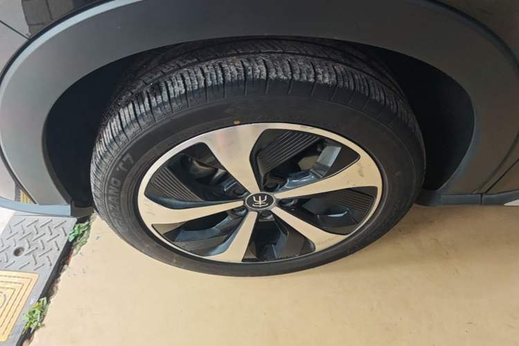 Used BYD Song PLUS New Energy 2021 EV Flagship Model Left Front Wheel Hub
