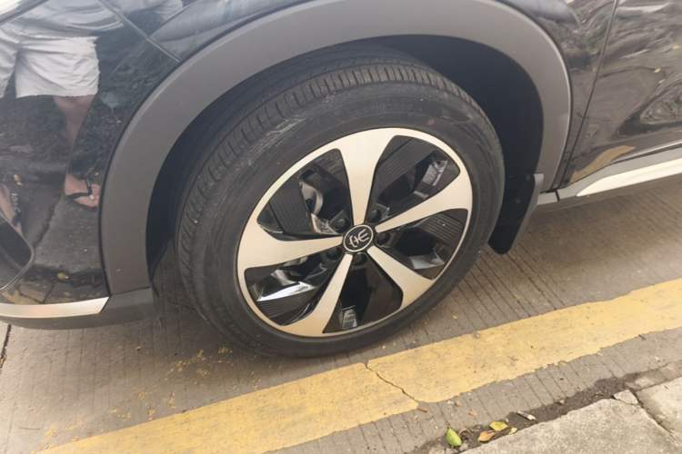 Used BYD Song PLUS New Energy 2021 DM-i 110KM Flagship Model Left Front Wheel Hub
