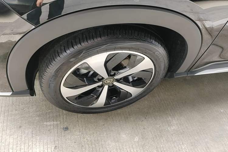 Used BYD Song PLUS New Energy 2021 DM-i 110KM Flagship PLUS Left Front Wheel Hub
