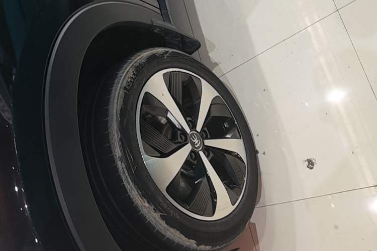 Used BYD Song PLUS New Energy 2021 DM-i 110KM Flagship PLUS Left Front Wheel Hub