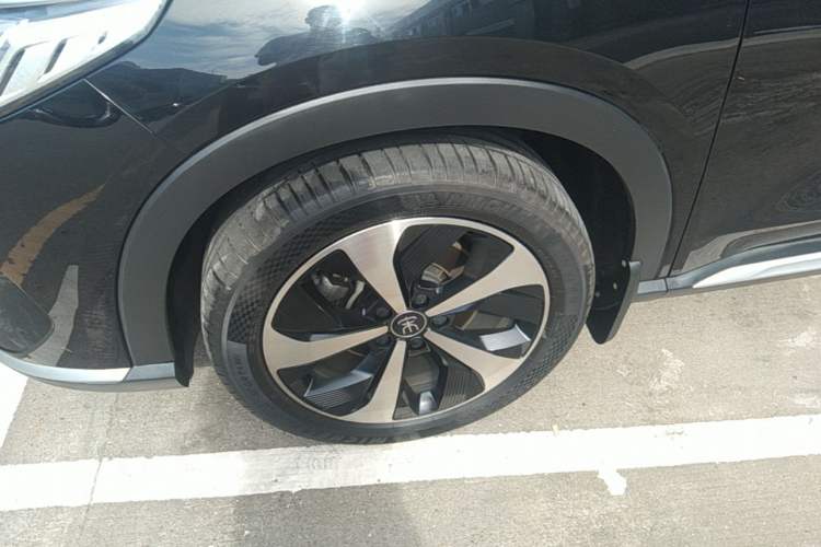 Used BYD Song PLUS New Energy 2021 DM-i 110KM Flagship Model Left Front Wheel Hub
