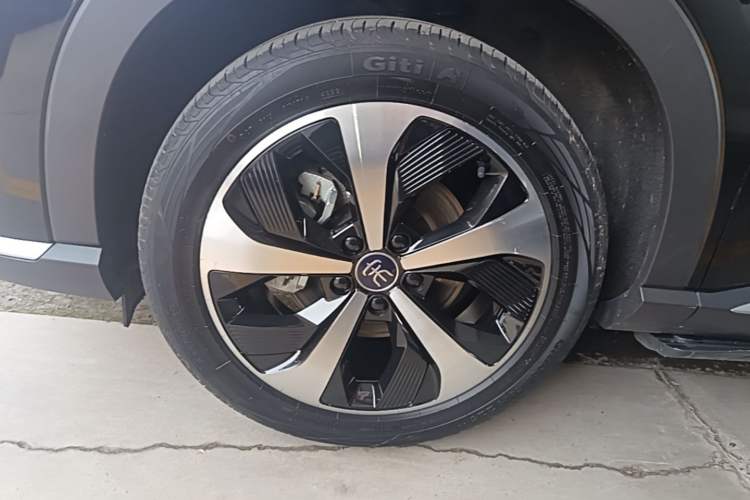 Used BYD Song PLUS New Energy 2021 DM-i 110KM Flagship PLUS Left Front Wheel Hub