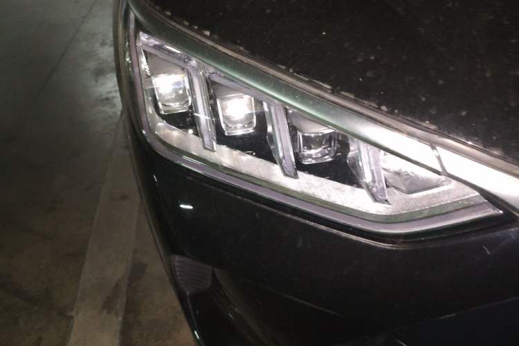 Used BYD Song PLUS New Energy 2021 DM-i 100KM Four-Wheel Drive Flagship PLUS Right Front Headlight