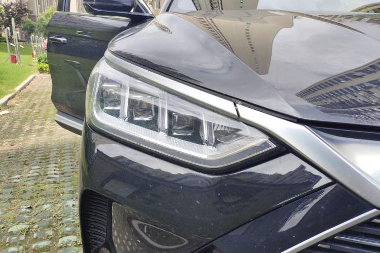 Used BYD Song PLUS New Energy 2021 DM-i 110KM Flagship PLUS 5G Edition Right Front Headlight