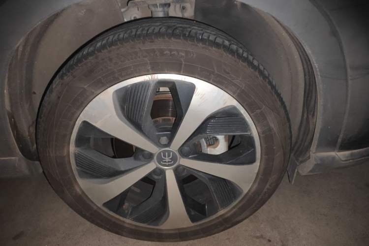 Used BYD Song PLUS New Energy 2021 DM-i 110KM Flagship PLUS Right Front Wheel Hub