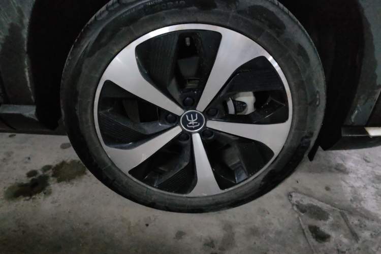 Used BYD Song PLUS New Energy 2021 DM-i 110KM Flagship Model Right Front Wheel Hub