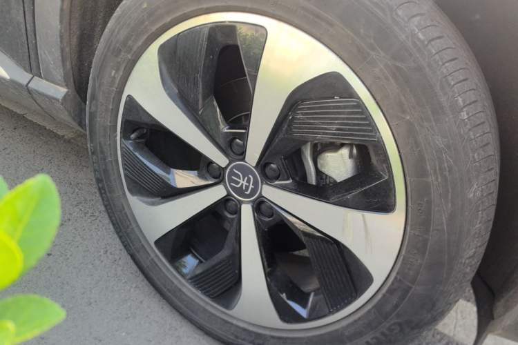 Used BYD Song PLUS New Energy 2021 EV Flagship Model Right Front Wheel Hub