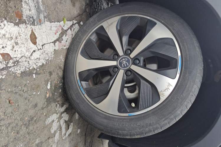 Used BYD Song PLUS New Energy 2021 DM-i 110KM Flagship PLUS Right Front Wheel Hub