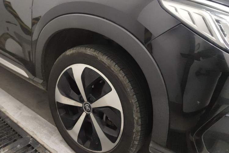 Used BYD Song PLUS New Energy 2021 EV Deluxe Model Right Front Wheel Hub