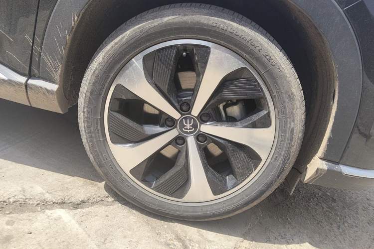 Used BYD Song PLUS New Energy 2021 DM-i 110KM Flagship Model Right Front Wheel Hub