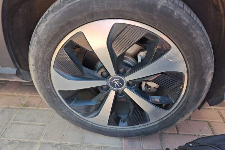 Used BYD Song PLUS New Energy 2021 DM-i 110KM Flagship PLUS Right Front Wheel Hub
