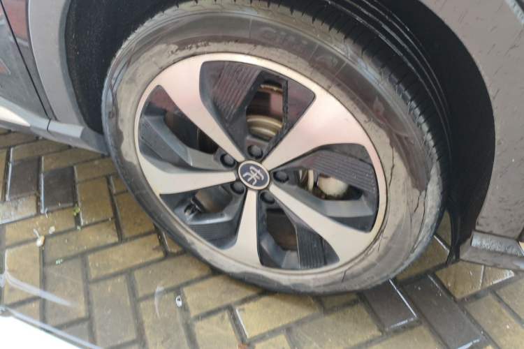 Used BYD Song PLUS New Energy 2021 DM-i 110KM Flagship PLUS Right Front Wheel Hub