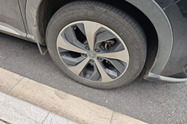 Used BYD Song PLUS New Energy 2021 DM-i 110KM Flagship PLUS Right Front Wheel Hub
