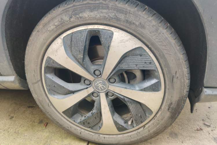 Used BYD Song PLUS New Energy 2021 EV Deluxe Model Right Front Wheel Hub