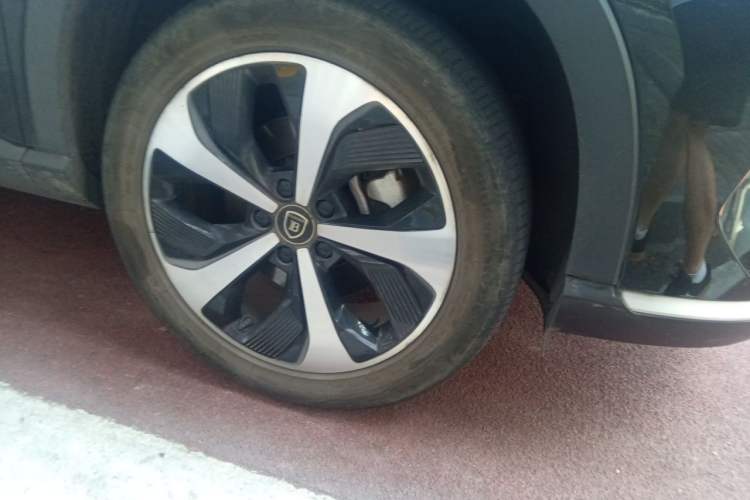 Used BYD Song PLUS New Energy 2021 DM-i 51KM Prestige Model Right Front Wheel Hub