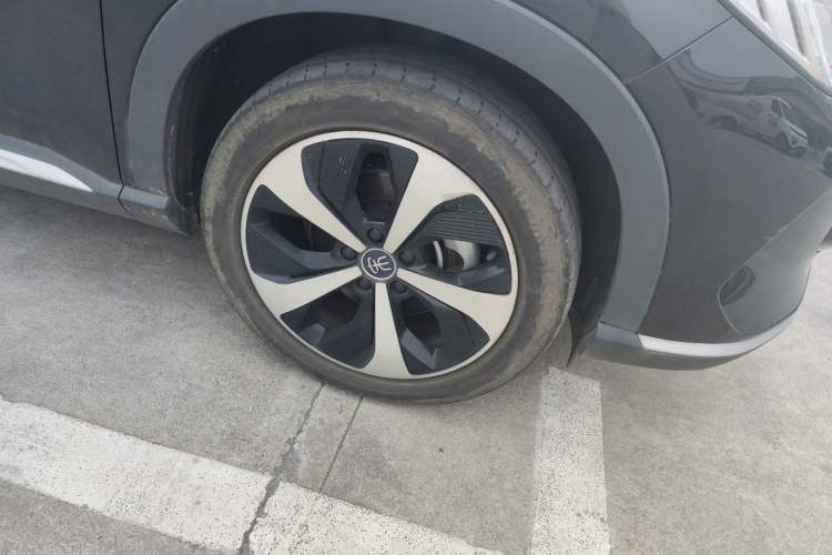 Used BYD Song PLUS New Energy 2021 DM-i 110KM Flagship PLUS 5G Edition Right Front Wheel Hub