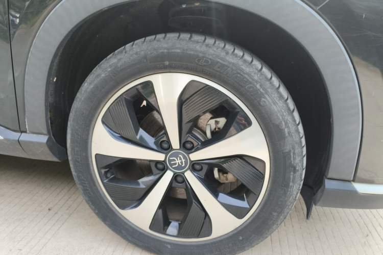 Used BYD Song PLUS New Energy 2021 DM-i 110KM Flagship PLUS Right Front Wheel Hub