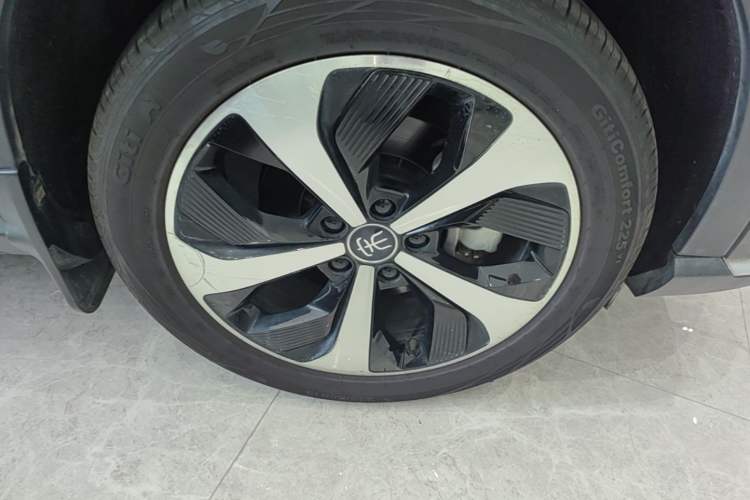 Used BYD Song PLUS New Energy 2021 DM-i 110KM Flagship PLUS Right Front Wheel Hub