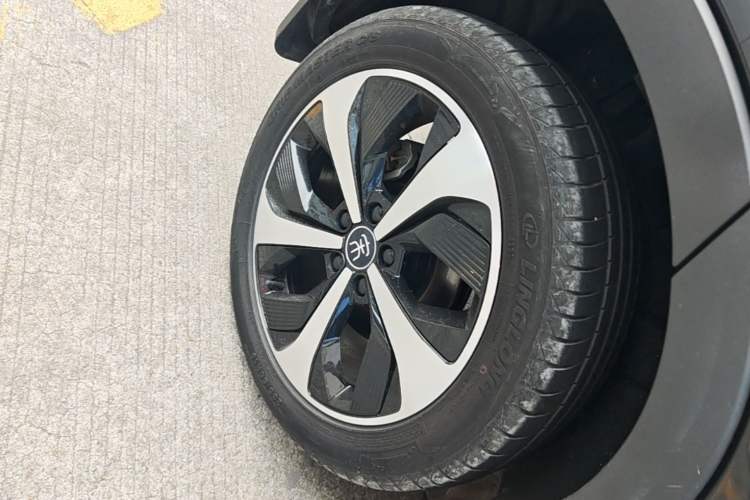 Used BYD Song PLUS New Energy 2021 DM-i 110KM Flagship PLUS Right Rear Wheel Hub