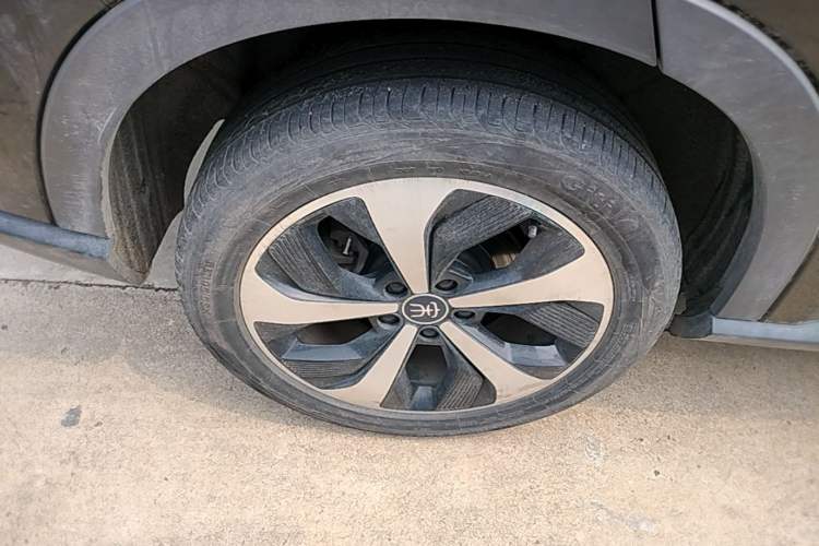 Used BYD Song PLUS New Energy 2021 DM-i 110KM Flagship PLUS Right Rear Wheel Hub