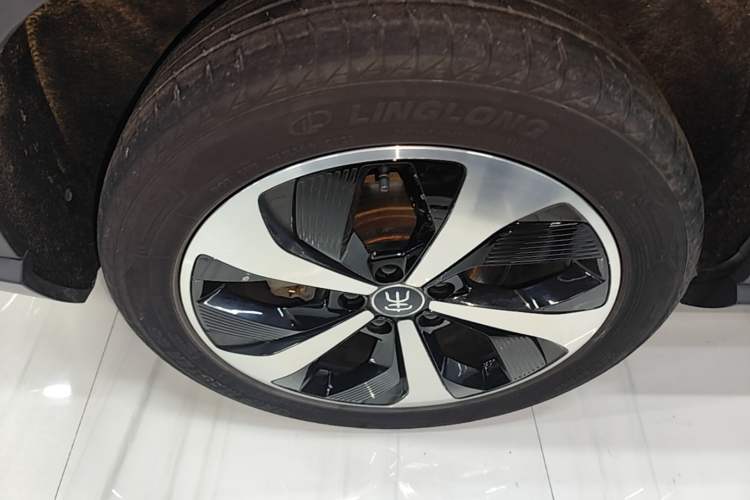 Used BYD Song PLUS New Energy 2021 DM-i 110KM Flagship Model Right Rear Wheel Hub