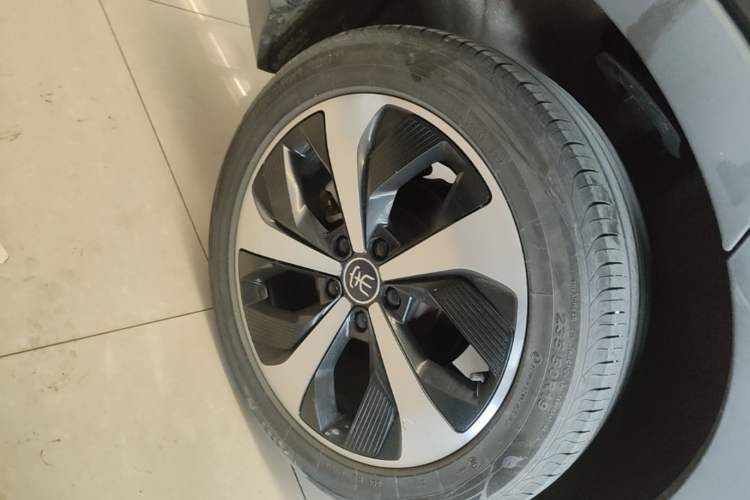 Used BYD Song PLUS New Energy 2021 DM-i 110KM Flagship PLUS Right Rear Wheel Hub
