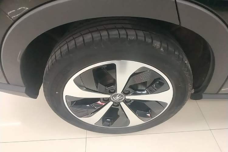 Used BYD Song PLUS New Energy 2021 DM-i 110KM Flagship Model Right Rear Wheel Hub
