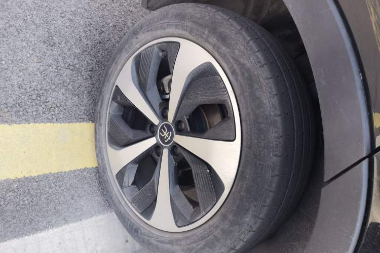 Used BYD Song PLUS New Energy 2021 DM-i 110KM Flagship Model Right Rear Wheel Hub