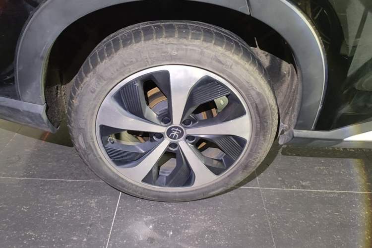 Used BYD Song PLUS New Energy 2021 DM-i 110KM Flagship PLUS Right Rear Wheel Hub