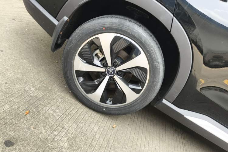 Used BYD Song PLUS New Energy 2021 DM-i 110KM Flagship Model Right Rear Wheel Hub