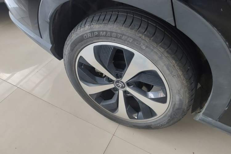 Used BYD Song PLUS New Energy 2021 DM-i 110KM Flagship PLUS Right Rear Wheel Hub