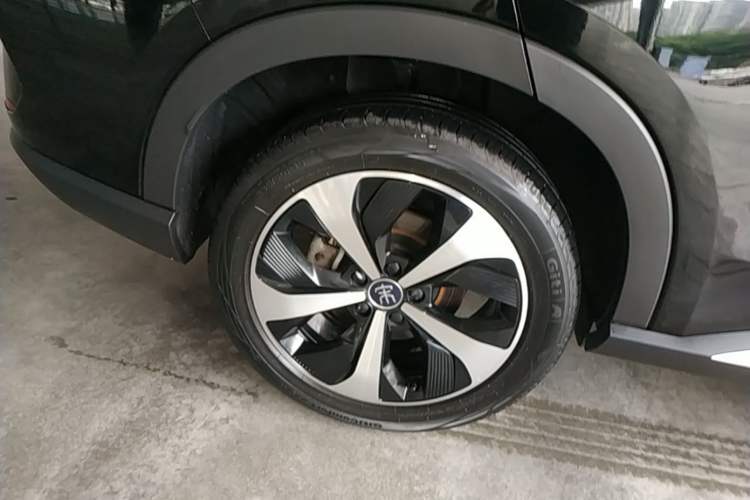 Used BYD Song PLUS New Energy 2021 DM-i 110KM Flagship PLUS Right Rear Wheel Hub
