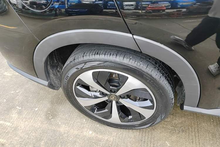 Used BYD Song PLUS New Energy 2021 DM-i 110KM Flagship PLUS Right Rear Wheel Hub