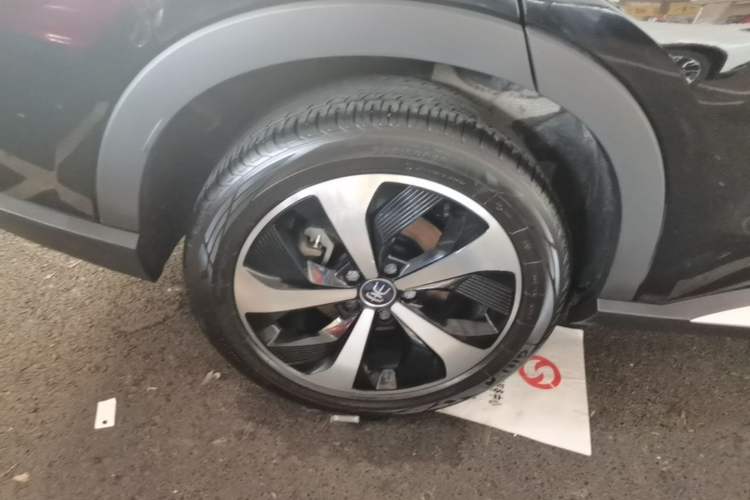 Used BYD Song PLUS New Energy 2021 DM-i 110KM Flagship PLUS Right Rear Wheel Hub