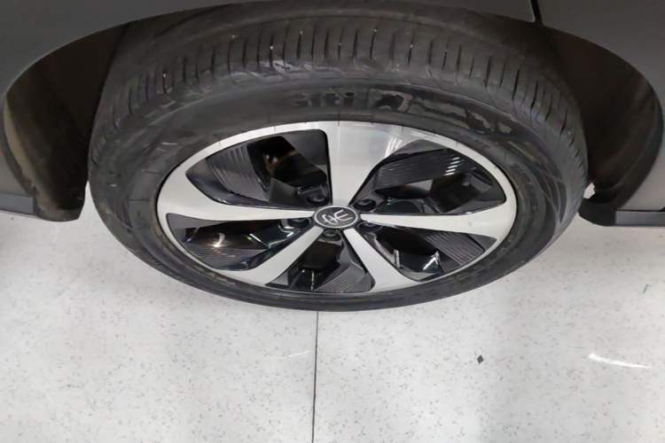 Used BYD Song PLUS New Energy 2021 DM-i 110KM Flagship Model Right Rear Wheel Hub
