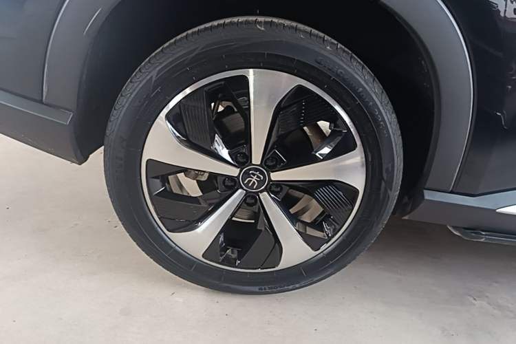 Used BYD Song PLUS New Energy 2021 DM-i 110KM Flagship PLUS Right Rear Wheel Hub