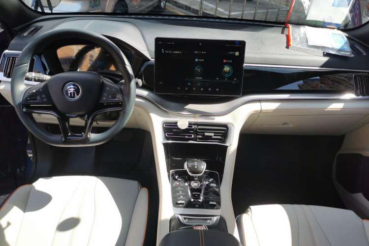 Used BYD Song PLUS New Energy 2021 DM-i 110KM Flagship Model Center Console