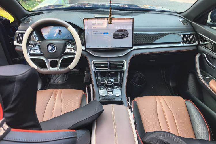 Used BYD Song PLUS New Energy 2021 DM-i 100KM Four-Wheel Drive Flagship PLUS Center Console